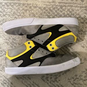 dc shoes worn like 2 times